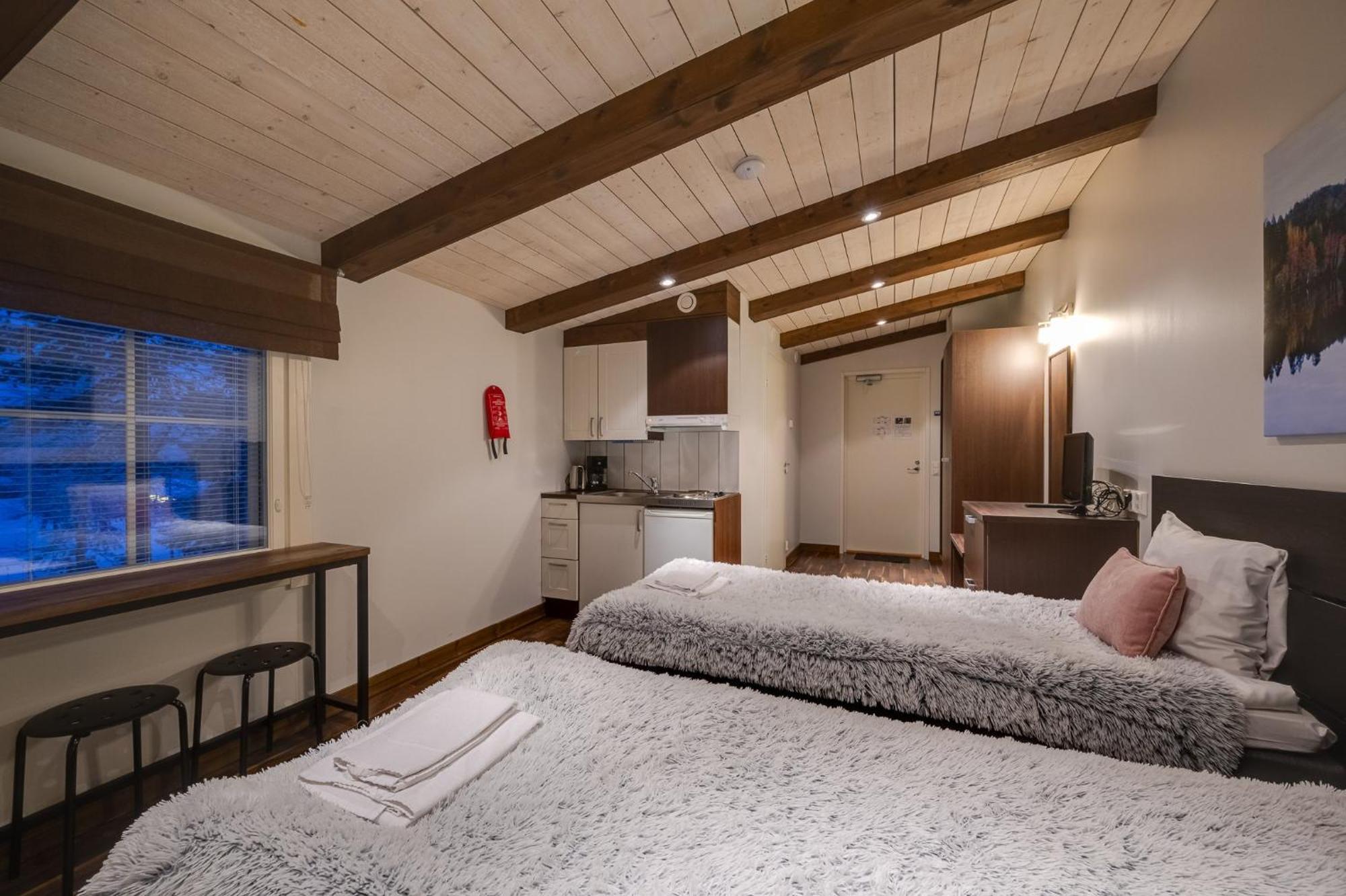 Hotell Iisakki Village *